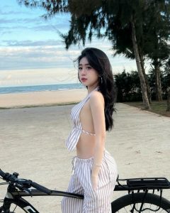 99+ Bộ Ảnh Lê Kim Loan Bikini Đẹp Mê Mẩn Khó Rời Mắt
