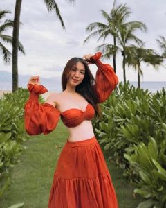 159+ Ảnh Hòa Minzy Bikini Đốt Mắt: Duyên Dáng và Tự Tin Trên Biển