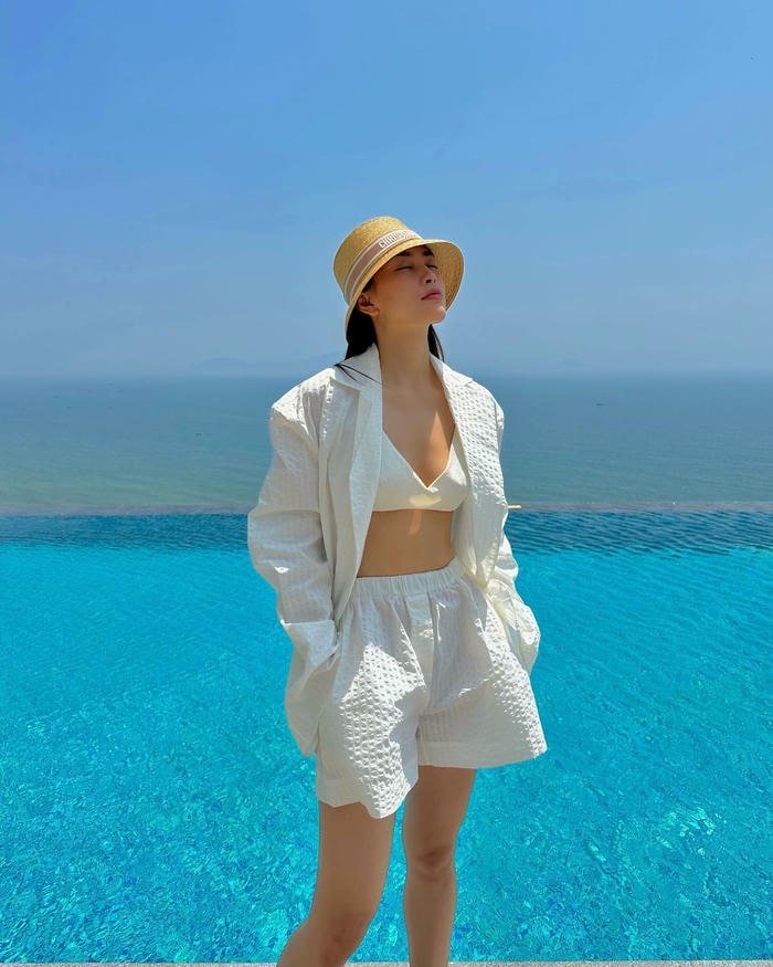 Tiểu Vy bikini 21