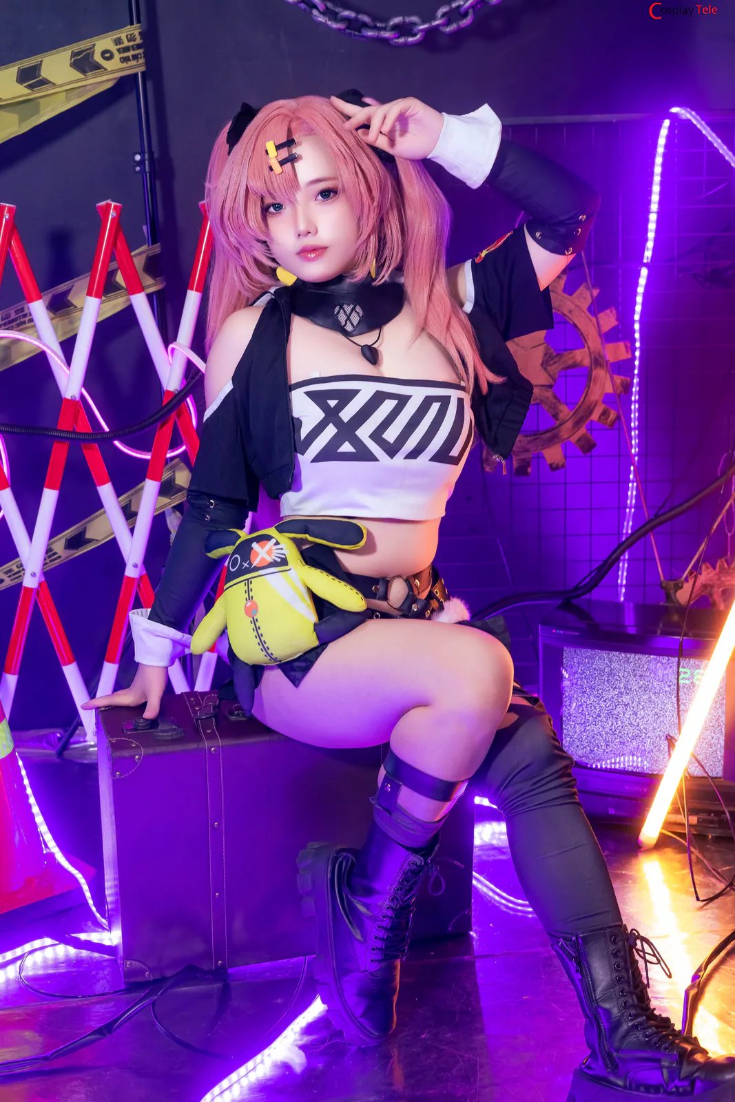 Messie Huang cosplay Nicole Demara 10
