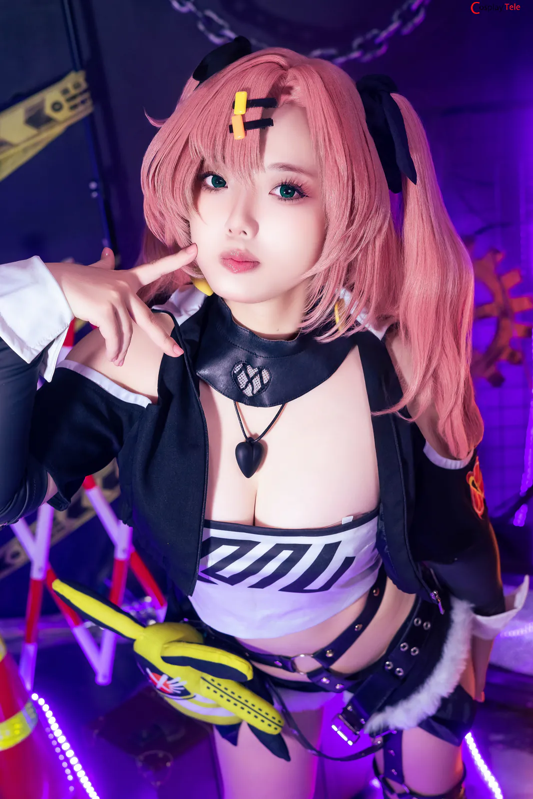 Messie Huang cosplay Nicole Demara 18